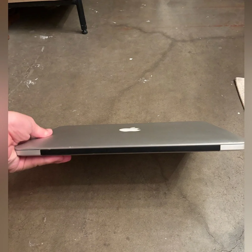 Apple MacBook Pro (13”) w/ charger & case
